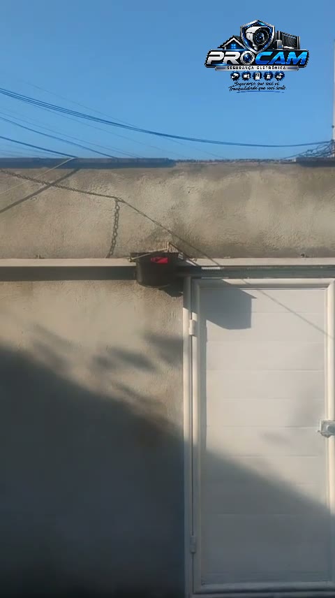 Instalação de automação de portão — motor e trilho alinhados